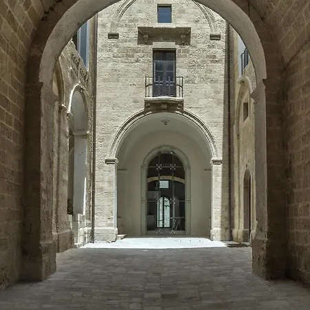 Castello Di فندق 5*